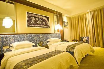 Miaozu Buyi Hotel Финхуан Екстер'єр фото